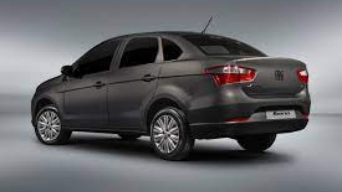 Traseira do Grand Siena 2023 cinza