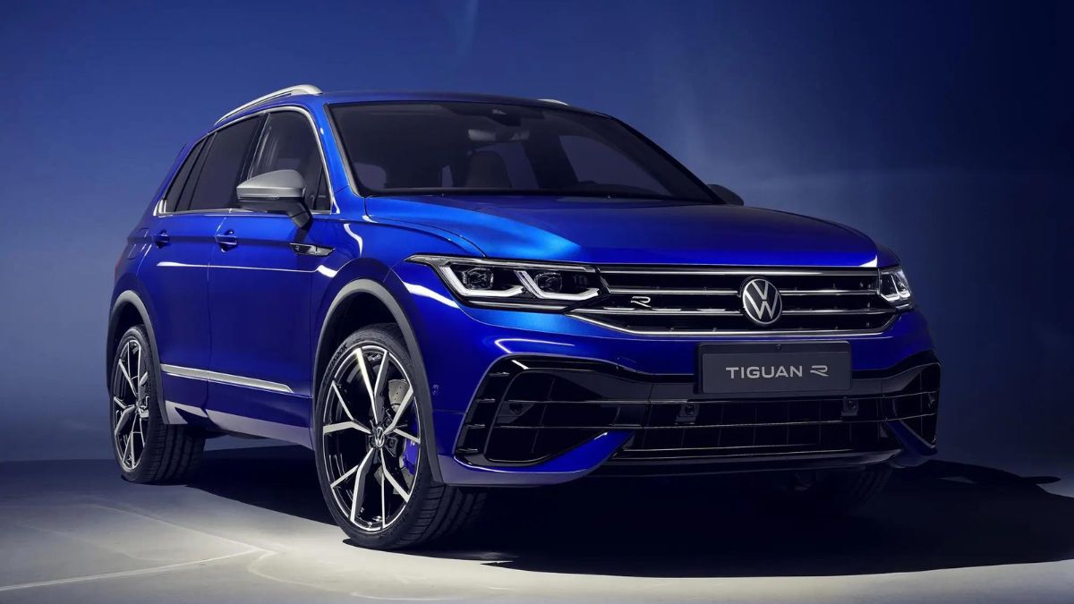 Frente do Tiguan R-Line 2023 Azul