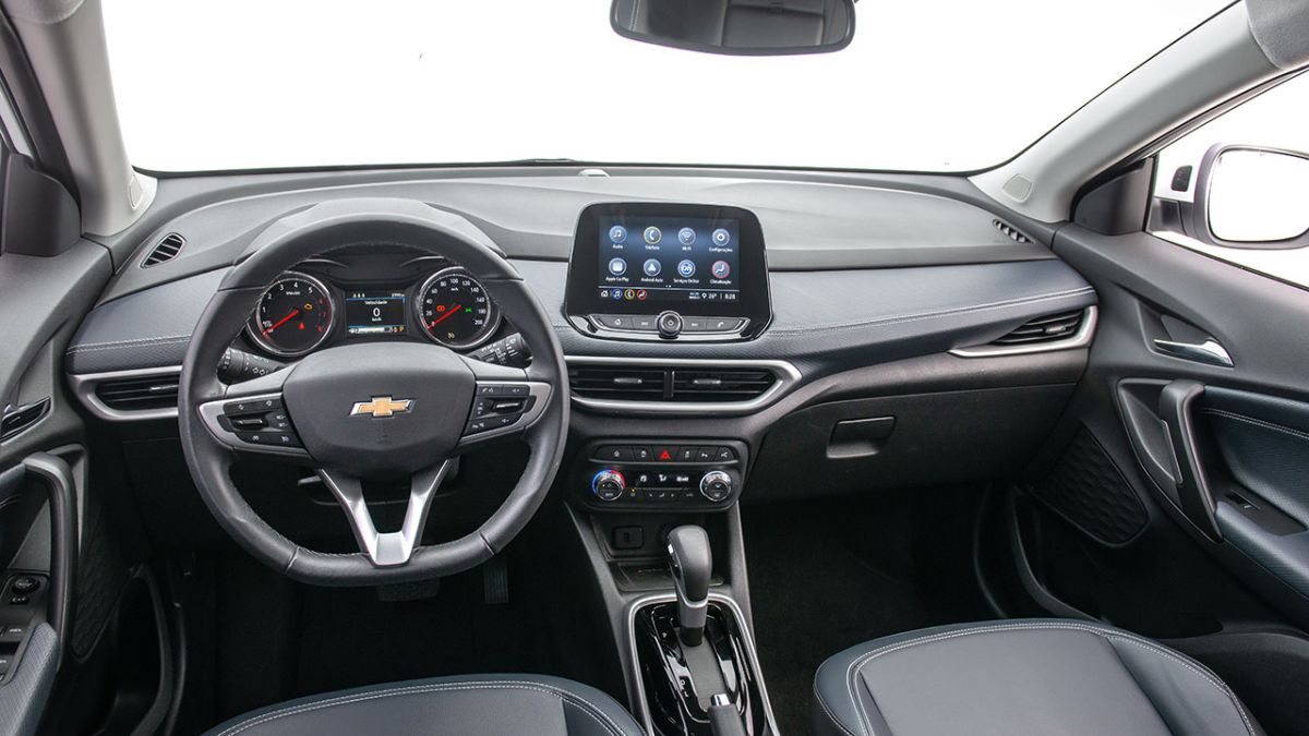 Interior do Tracker 2023 