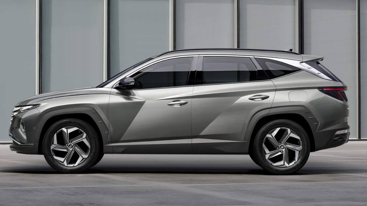 Tucson 2023, perfil, com rodas esportivas e linhas agressivas