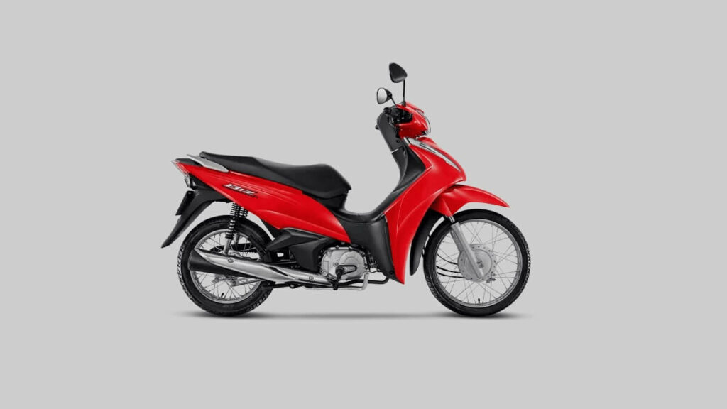 Foto lateral de uma Biz 110i 2023 na cor Vermelha