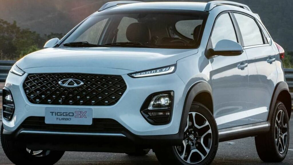 Foto frontal de um Tiggo 3X 2023 branco