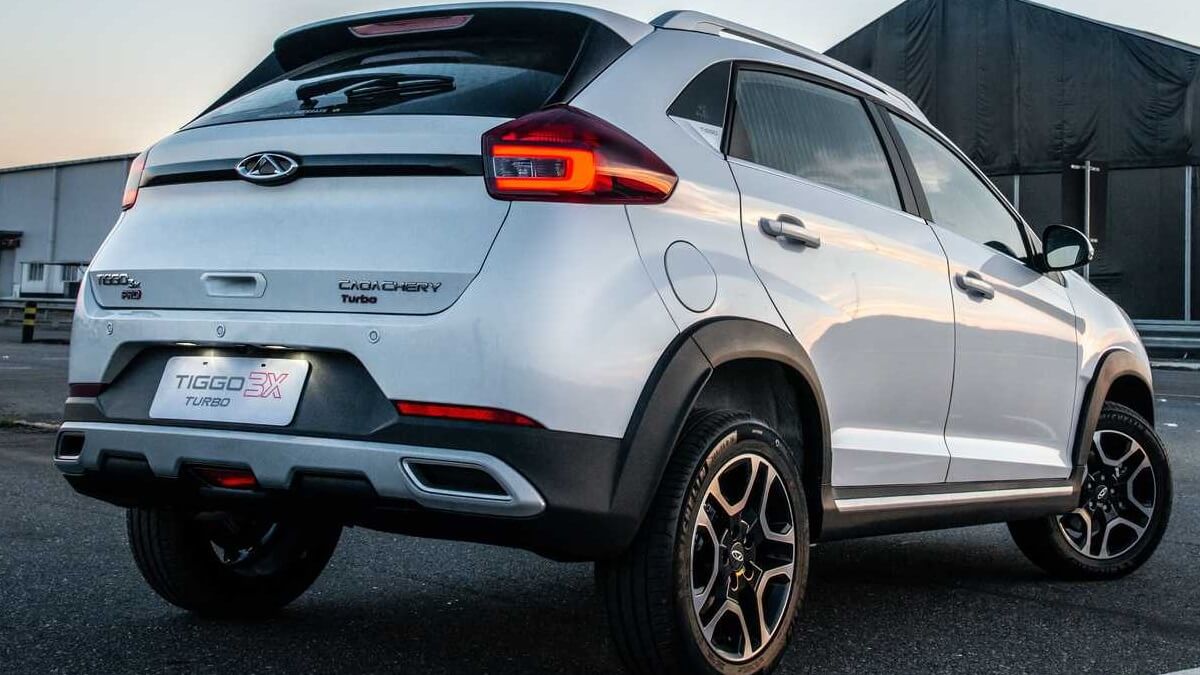 Foto traseira do Tiggo 3X 2023 branco