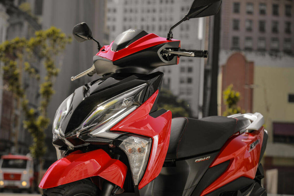 Foto frontal de uma Elite 125 2023