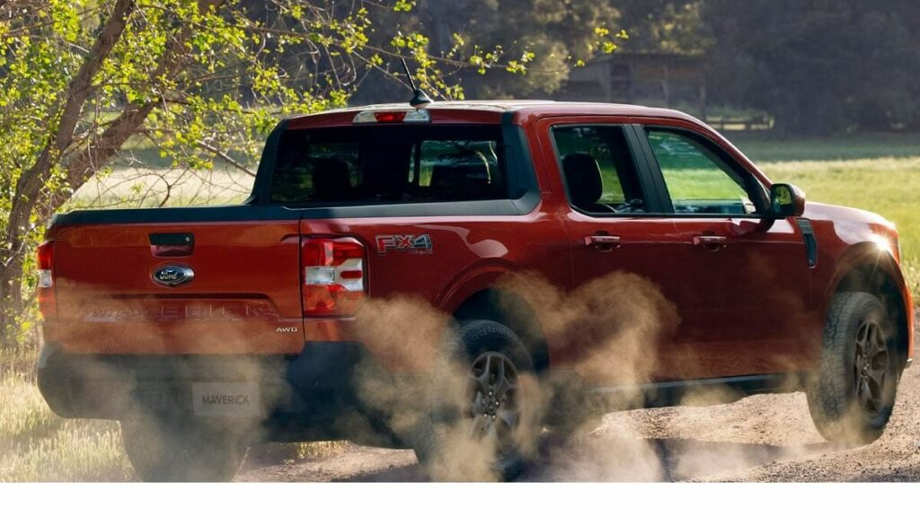 Foto lateral de uma Ford Maverick 2023 Vermelho