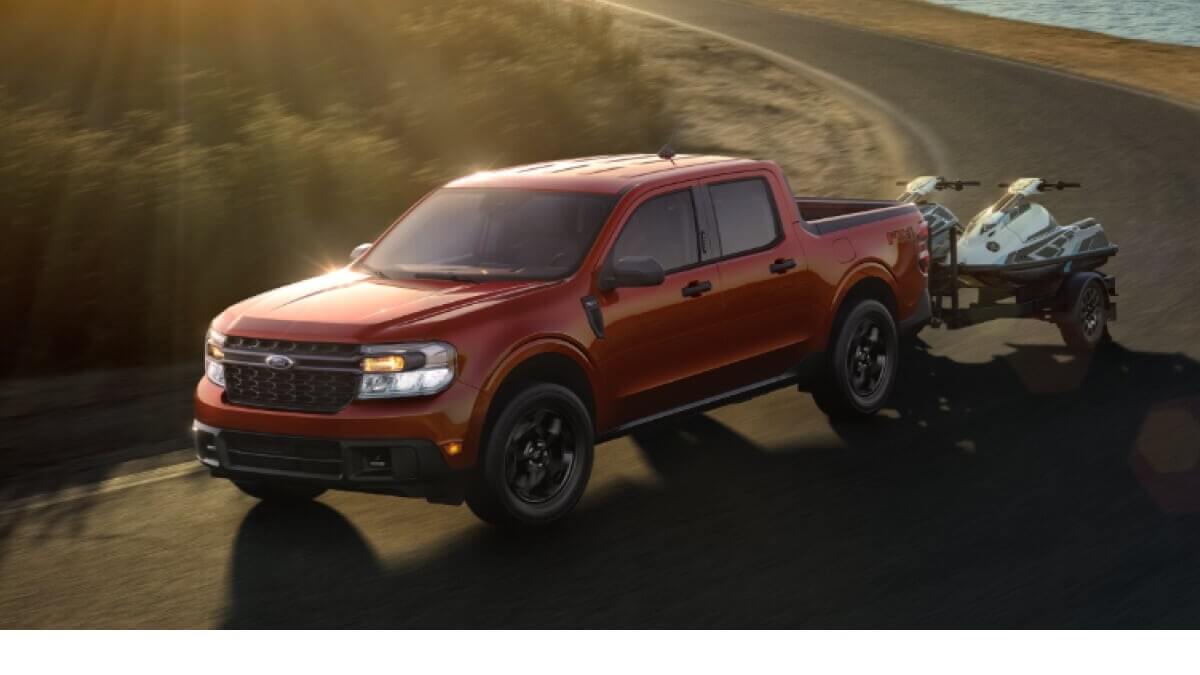 Foto frontal de um Maverick 2023 vermelho