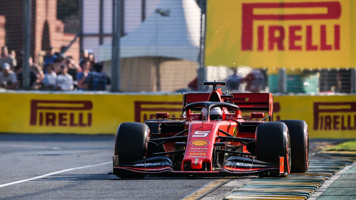 Fórmula 1 Ferrari na pista em 2021