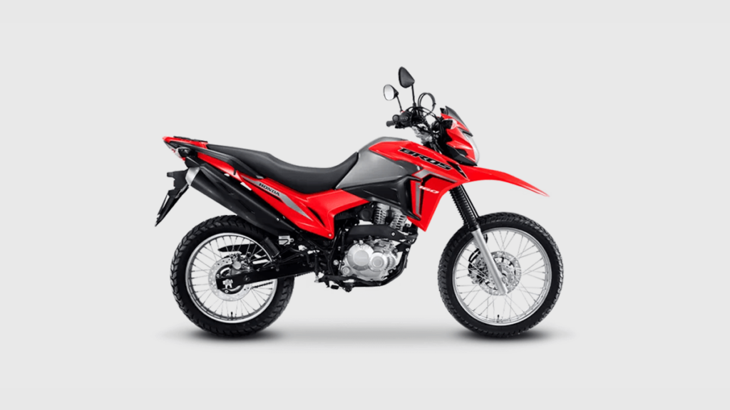 Foto lateral da NXR 160 Bros 2023 na cor vermelha o fundo é branco