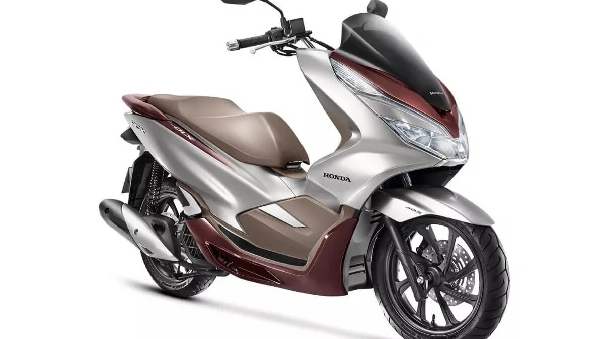 Foto frontal da PCX 150 2023