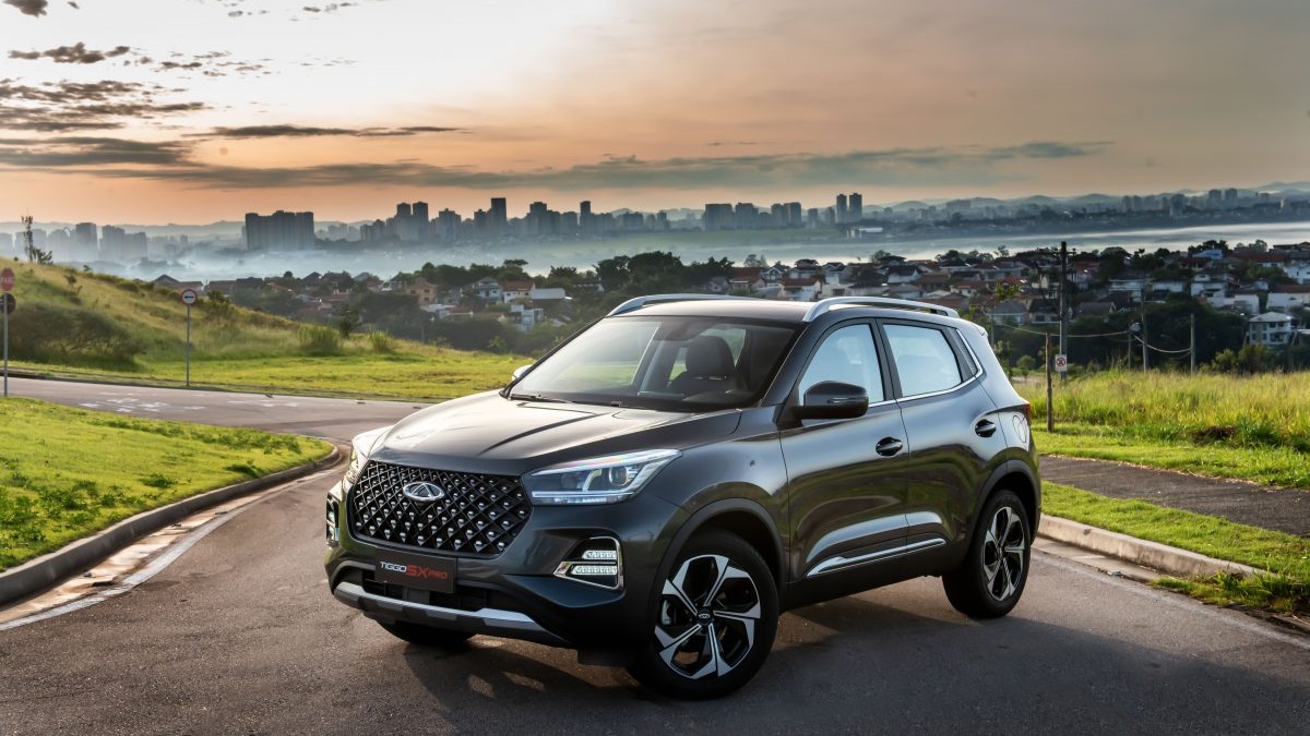 Tiggo 5X Pro 2023 foto com por do sol de fundo