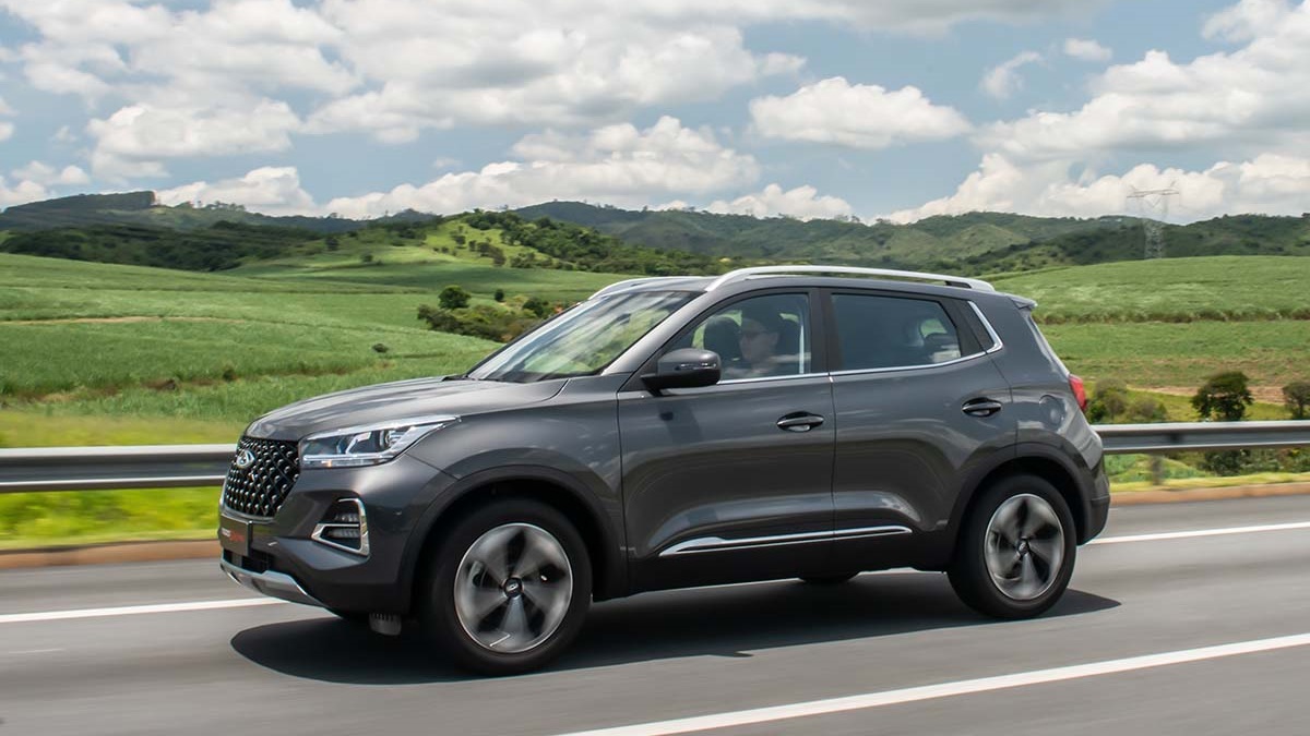 Foto lateral do Tiggo 5x na estrada