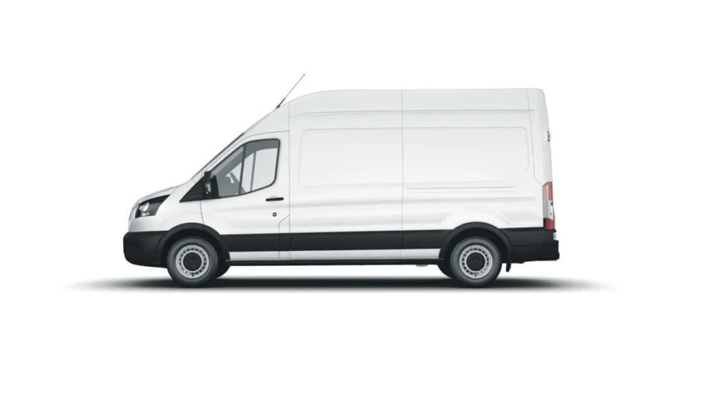 Foto lateral de uma Transit 2023 branca