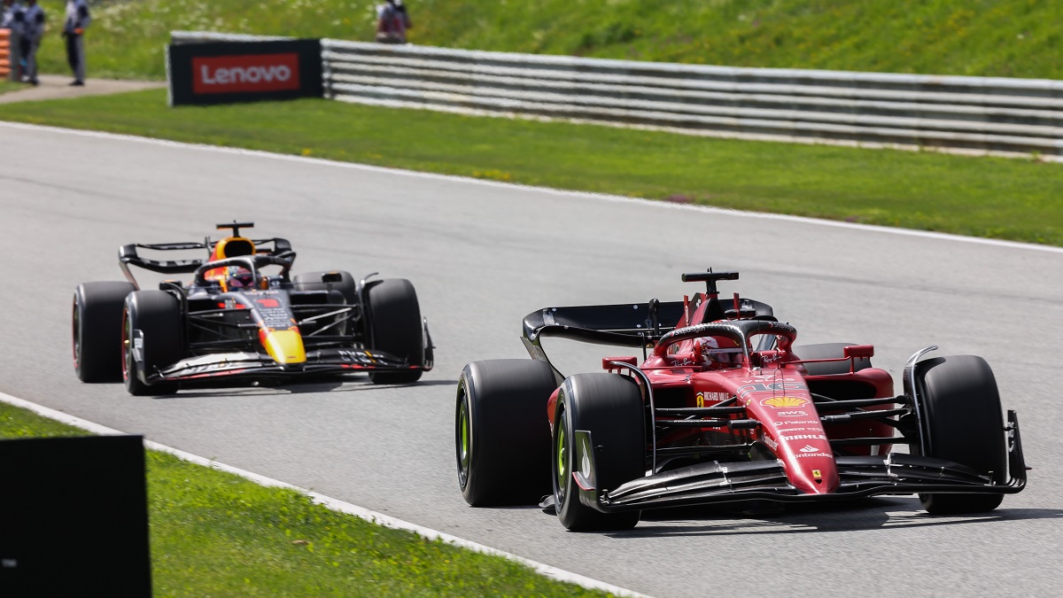 Carros na pista da Fórmula 1