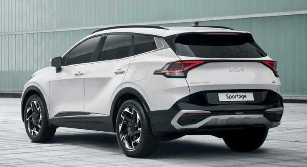 Traseira de uma Kia Sportage branca com detalhes em preto