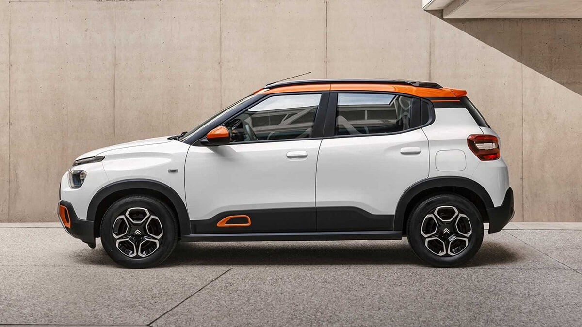 Foto lateral de um C3 2023