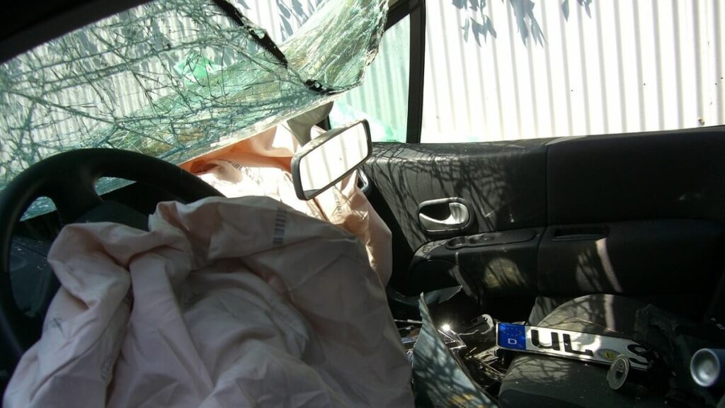 O que é um Aibag? Bolsa de tecido, murcha sobre o volante, após acidente