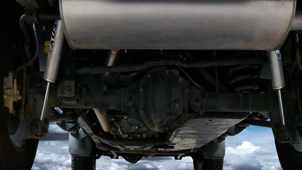 Catalisador embaixo de um carro