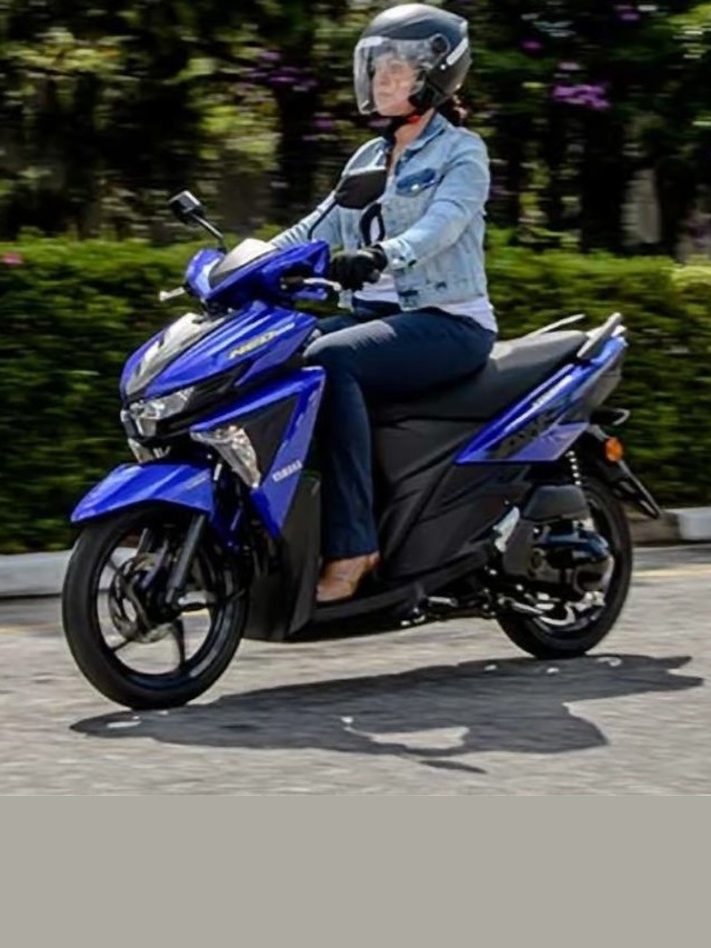 Yamaha-NEO-2023-azul-andando