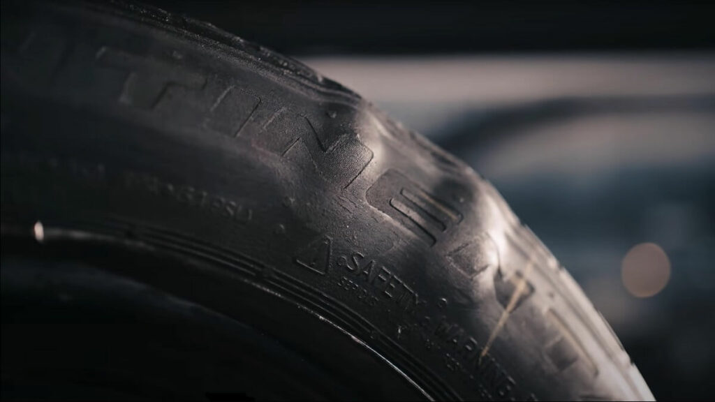 Imagem de uma bolha no pneu