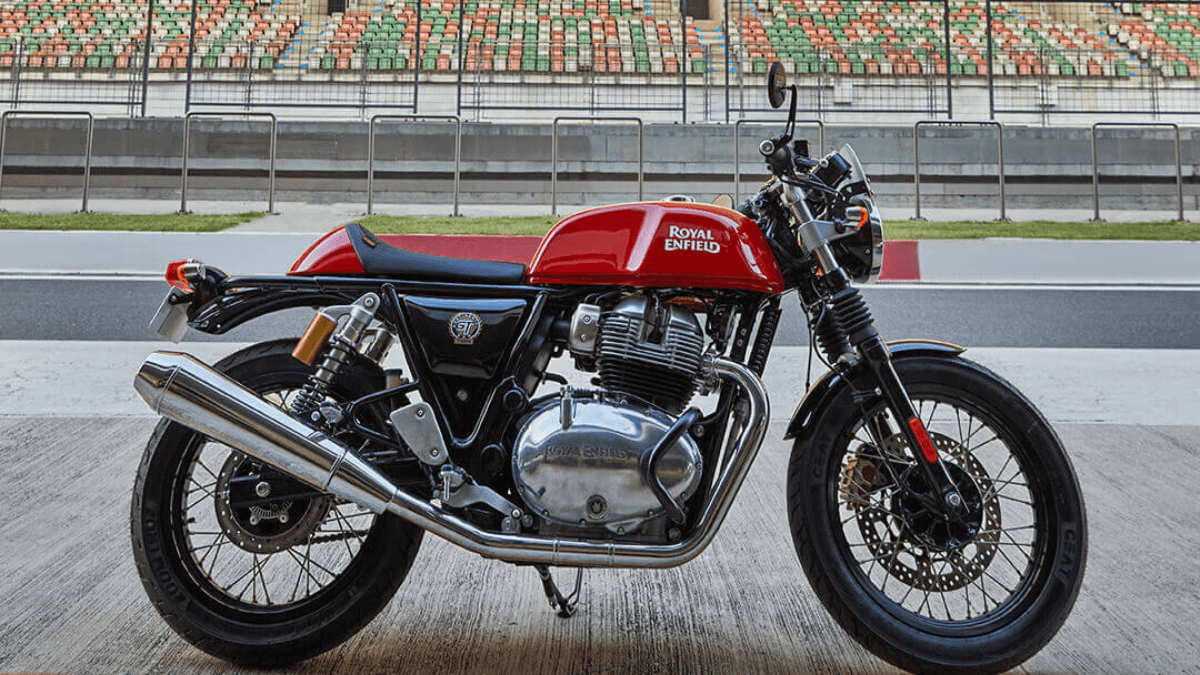 Moto da Royal Enfield Continental GT 650 2023 na cor vermelha.