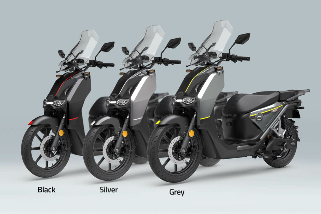 3 motos Super Soco CPx 2023 no lado da outra, nas cores: preto, cinza e prata.