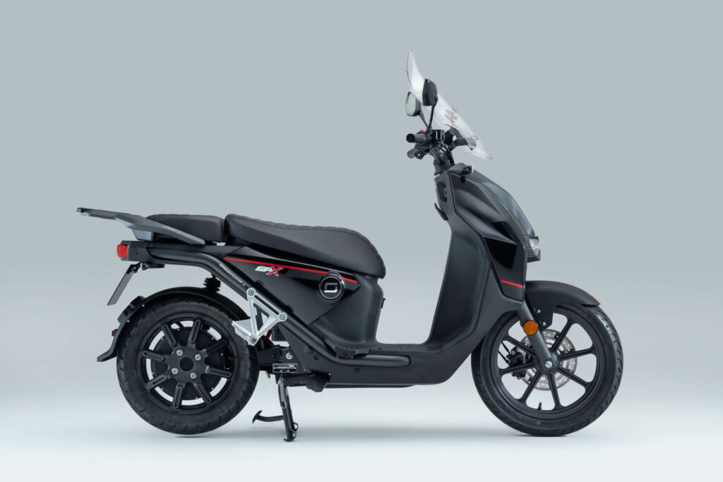 CPx 2023 preta de lado.