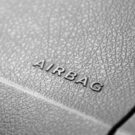 Palavra airbag escrita no painel do carro