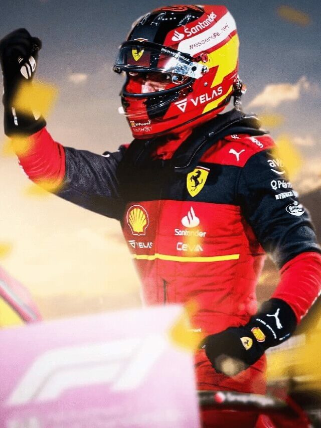 Foto do piloto Carlos Sainz comemorando