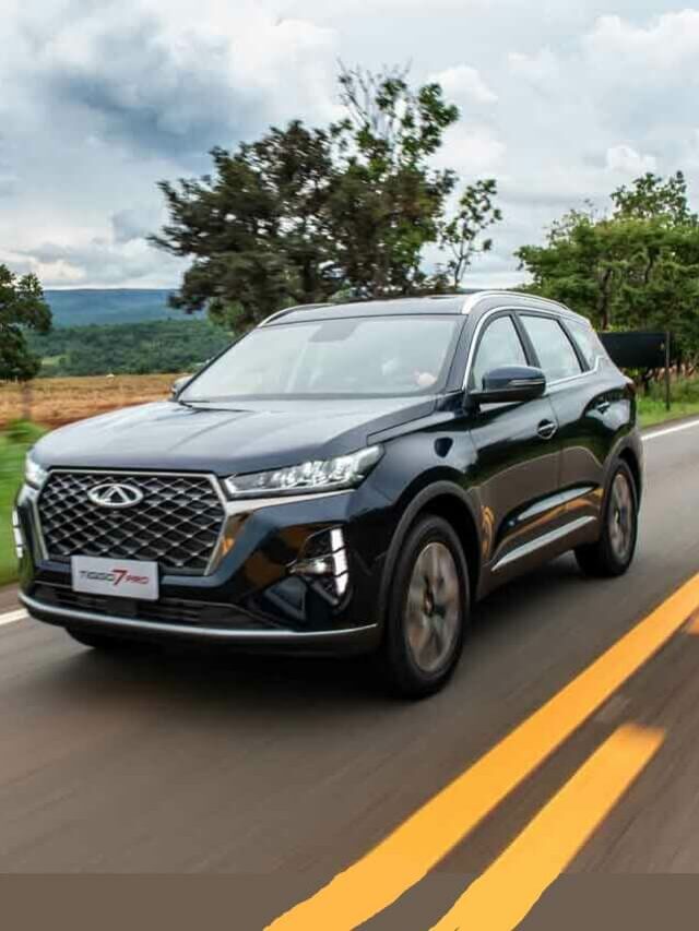 Foto de um Tiggo 7 andando na rua