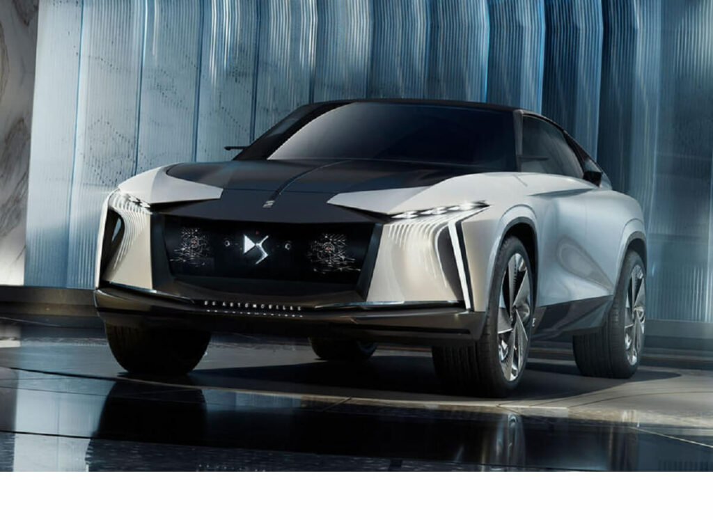 Foto lateral de um carro da DS