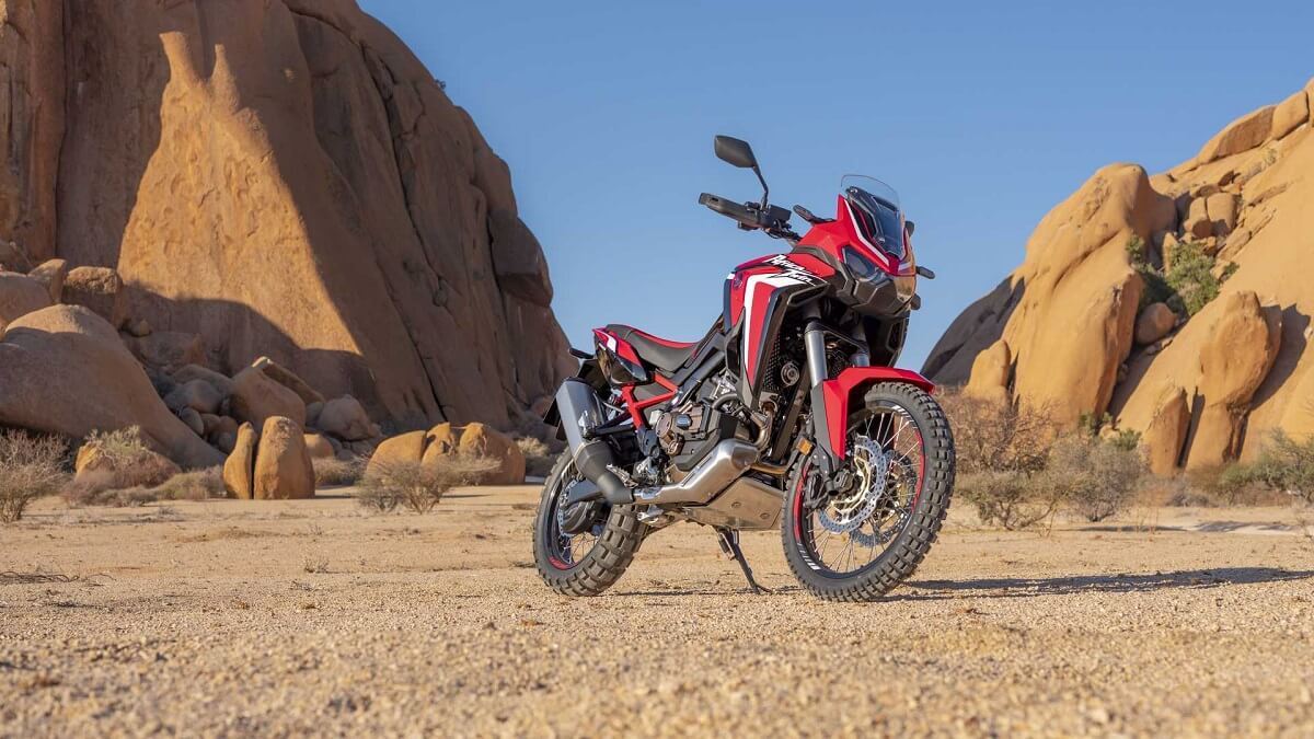 Foto lateral de uma Honda CRF 1100L 2023