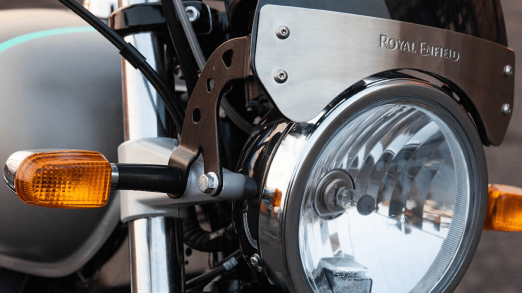 Farol da interceptor 650.