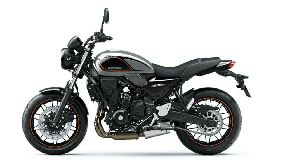 Foto lateral de uma Kawasaki moderna com design clássico