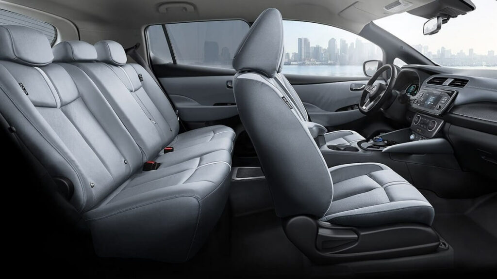 Foto lateral do interior do carro