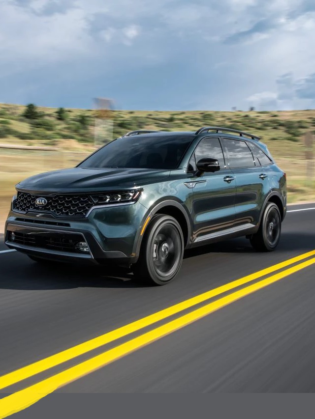 Foto de um Sorento 2023 andando na estrada