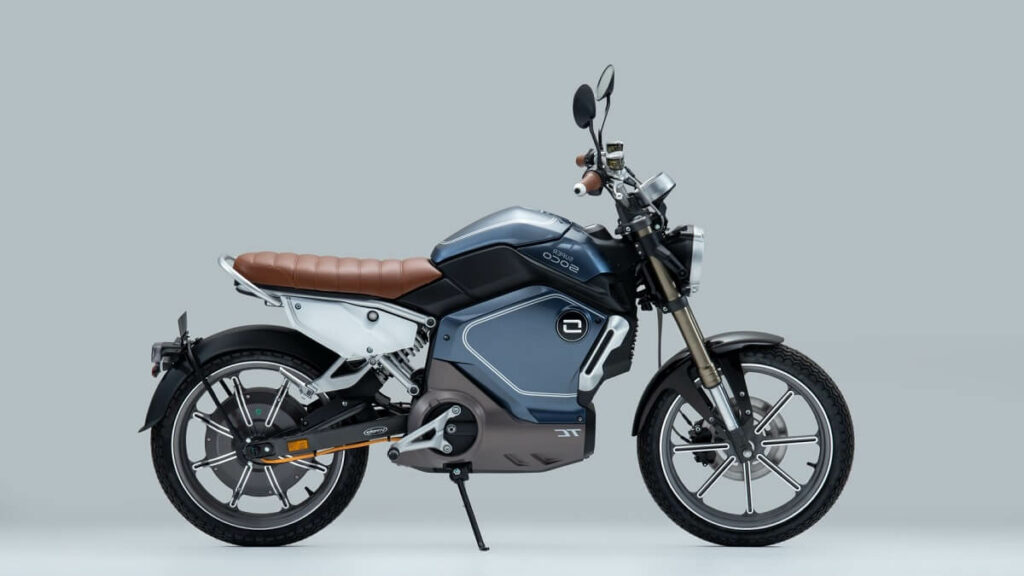 TC 2023 de lado na cor azul.
