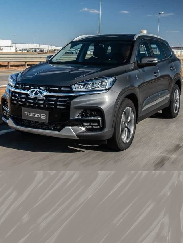 Foto lateral de um Tiggo 8 2023 na estrada