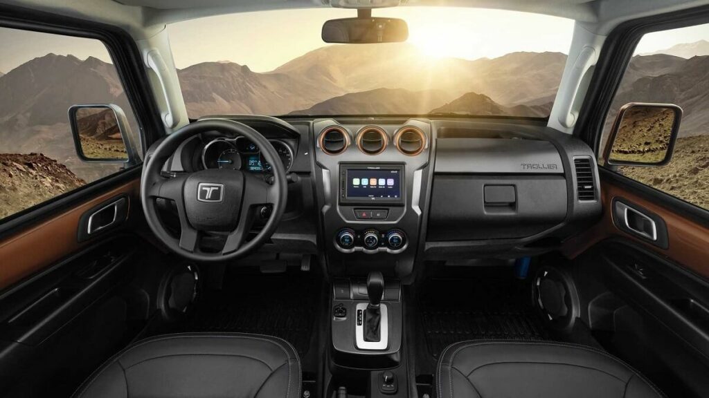 Foto do interior do Troller T4 2023 a foto do interior mostra o volante, console e painel