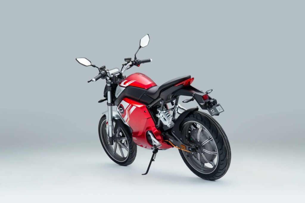 Traseira da moto TSX 2023 na cor vermelha