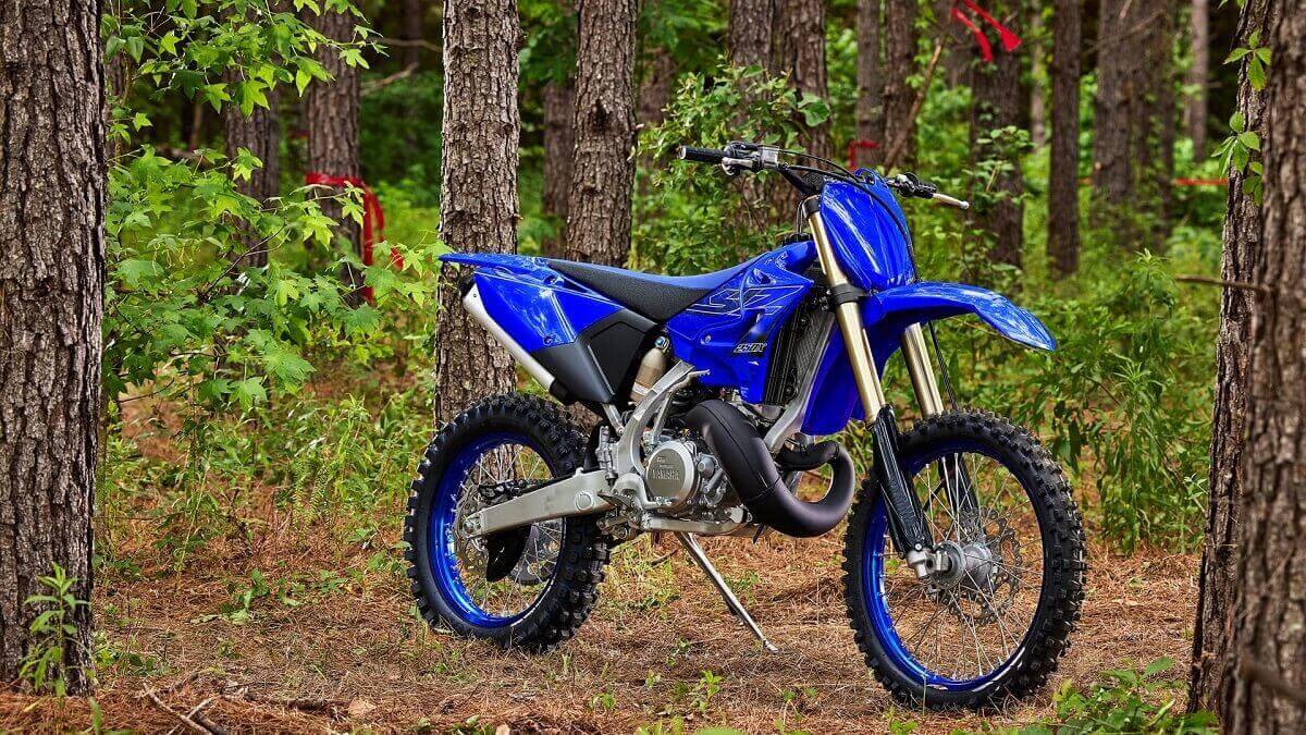 Foto de uma YS 250 2023 Azul estacionada