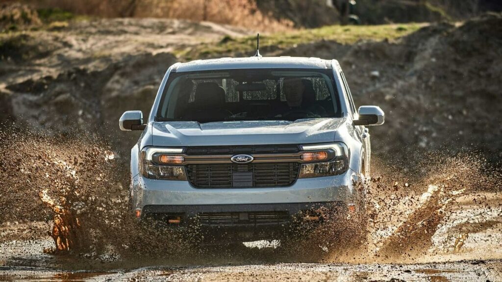 Foto frontal de uma Maverick Tremor 2023 off-road