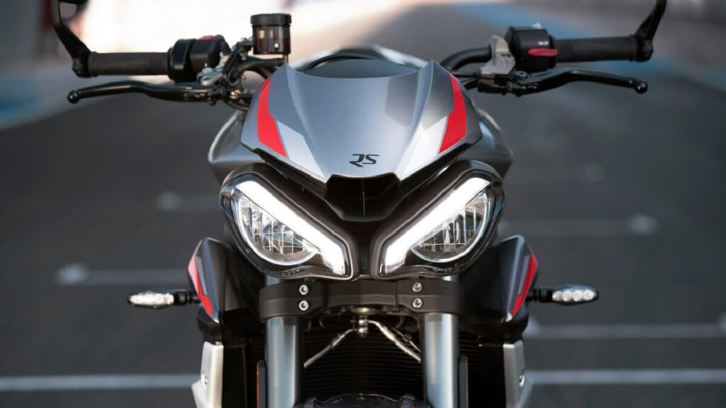 Parte frontal da Street Triple 765 2023.
