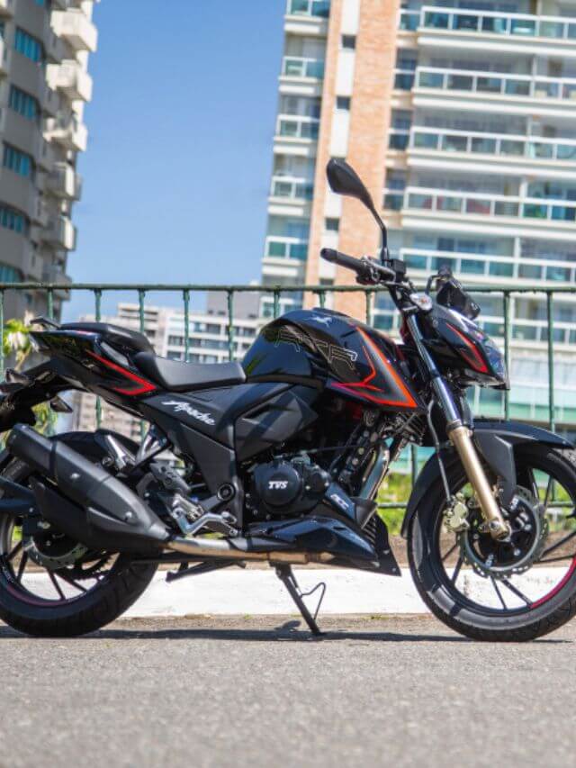 Apache de lado na cor preta.