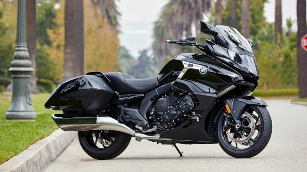 BMW K 1600 Bagger preta.