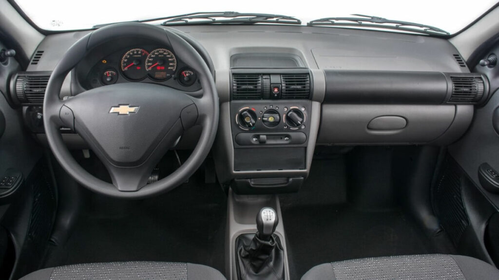 Foto do interior do Chevrolet Classic em 2023