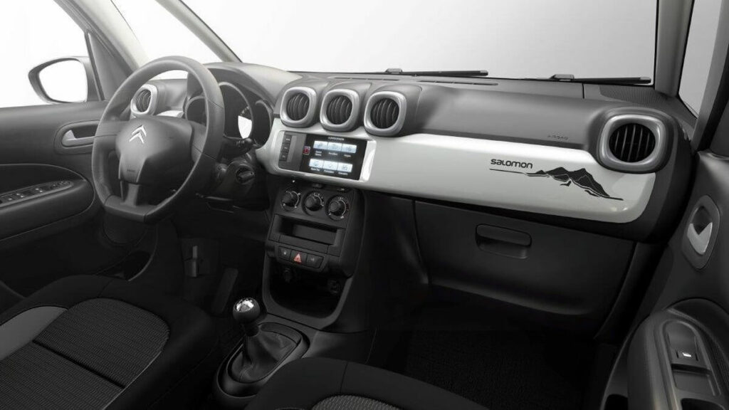 Foto do interior do Citroën Aircross em 2023