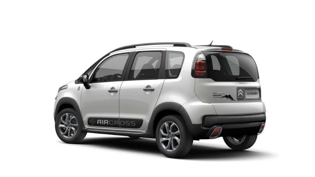Foto lateral de um Citroën Aircross em 2023
