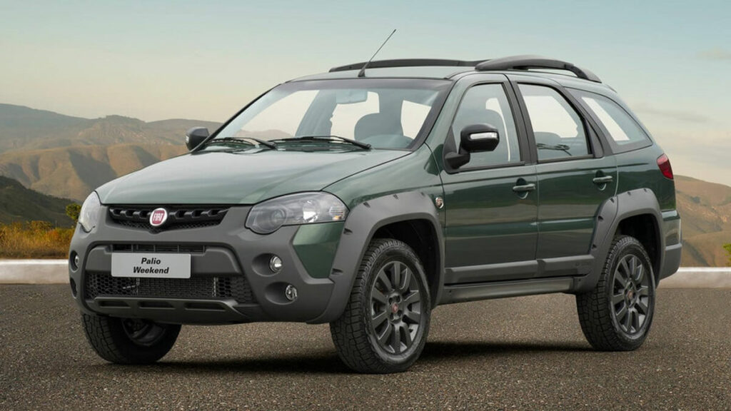 Foto frontal de uma Palio Weekend 2023