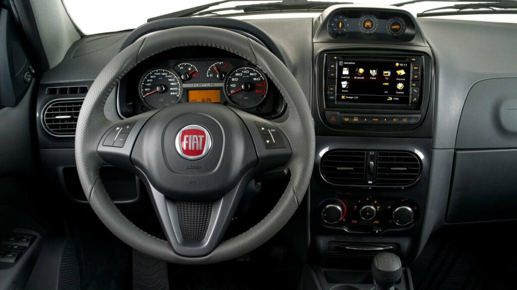 Foto do interior da Palio Weekend 2023