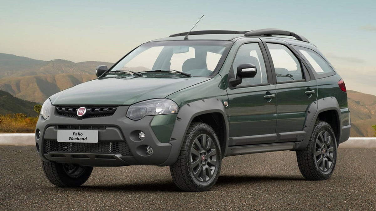 Foto frontal de uma Palio Weekend 2023